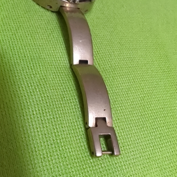 LUCKY BRAND Women's Gold Flower Horseshoe Shape Watch With Book & Black Box - Picture 8 of 16